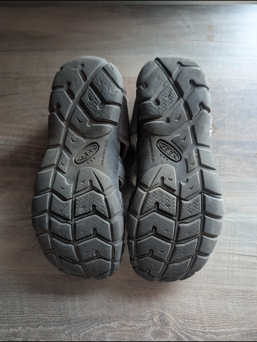 KEEN Big Kids Seacamp II CNX Grey & Red Closed-Toe Sandal